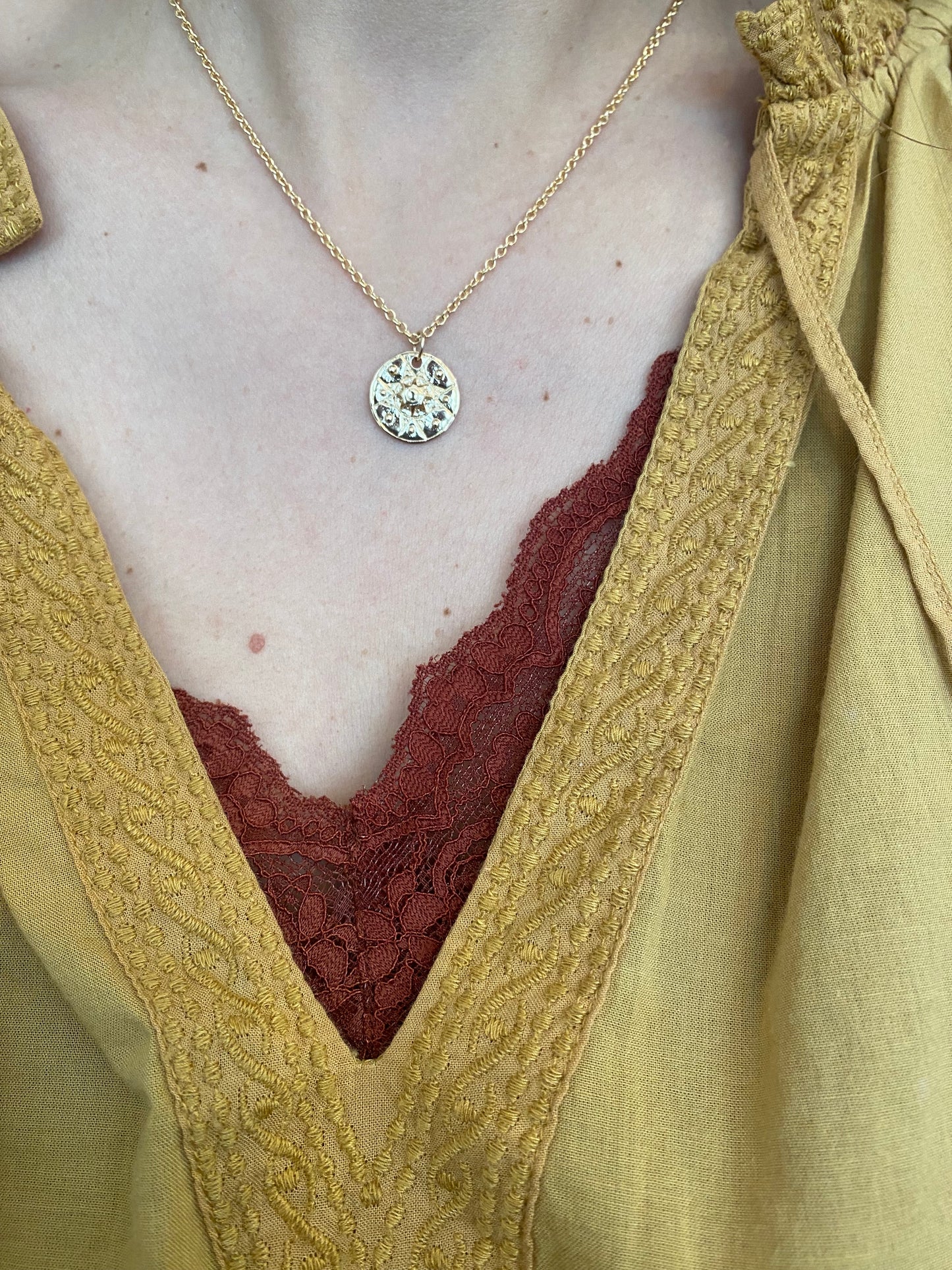 Collier médaillon asthèque
